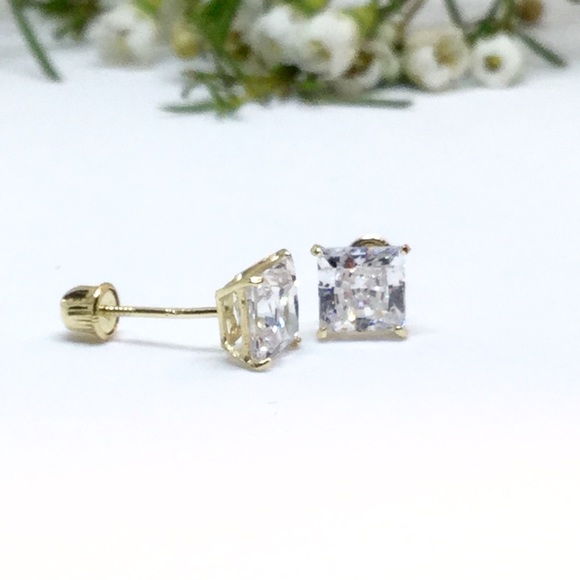 Jewelry - 10k yellow gold princess studs